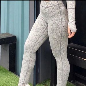 SOLD Gymshark Fleur Texture Leggings Grey XS 0